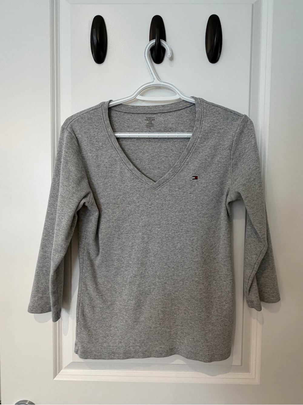Tommy Hilfiger Women's Heather Gray V-Neck Long Sleeve Top